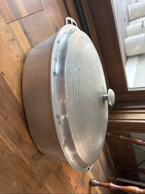 Wagner Ware Sidney Oval Roaster 11” by 16” no trivet, includes cover